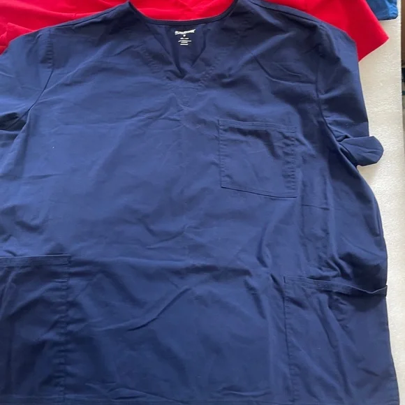 5Assorted Scrub Tops. 3x - Picture 4 of 9